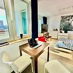 Sawa 4 Metro Fast Wifi 1 Gbs 70tv Netflix Hbo Appartement Varsovie